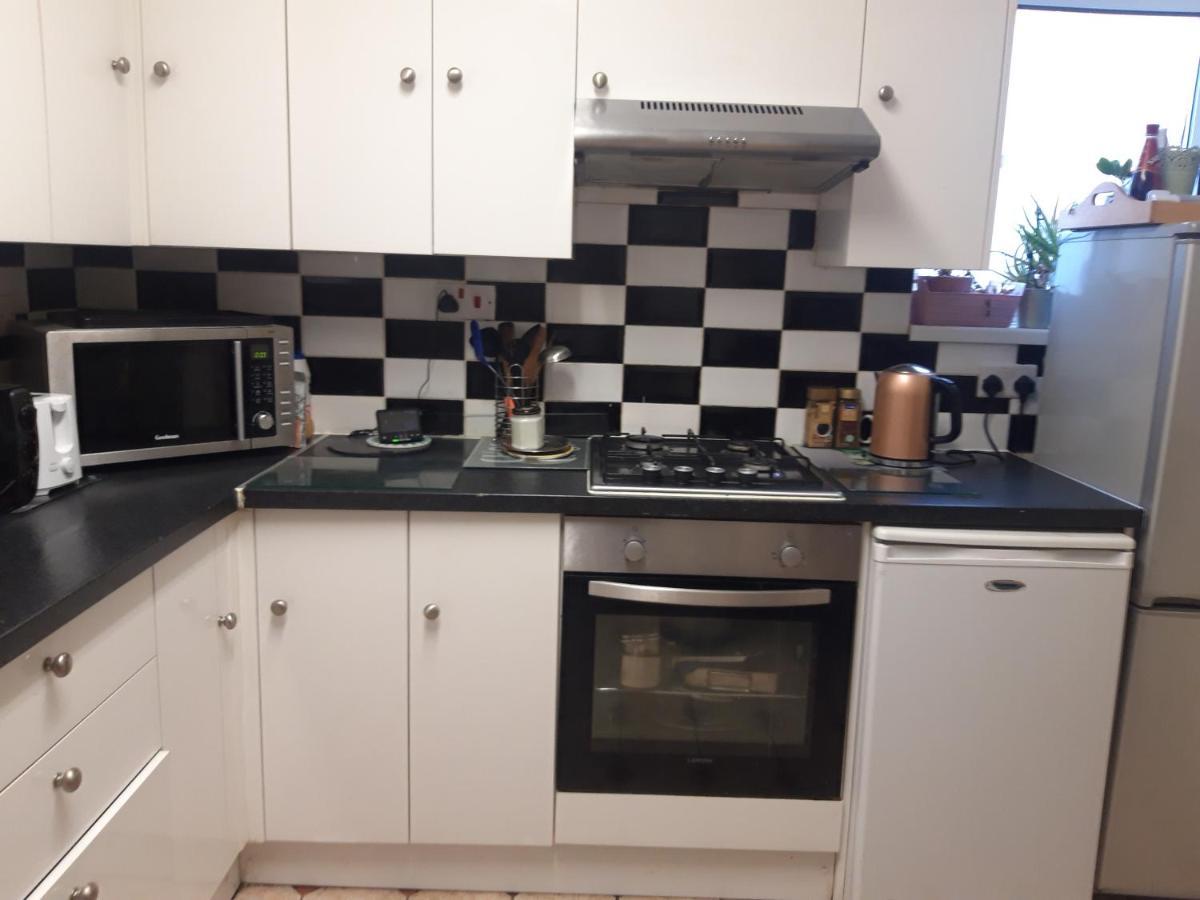 61 Apartment Уинчестър Екстериор снимка