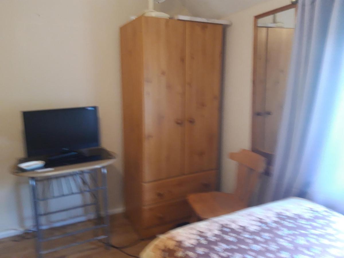 61 Apartment Уинчестър Екстериор снимка