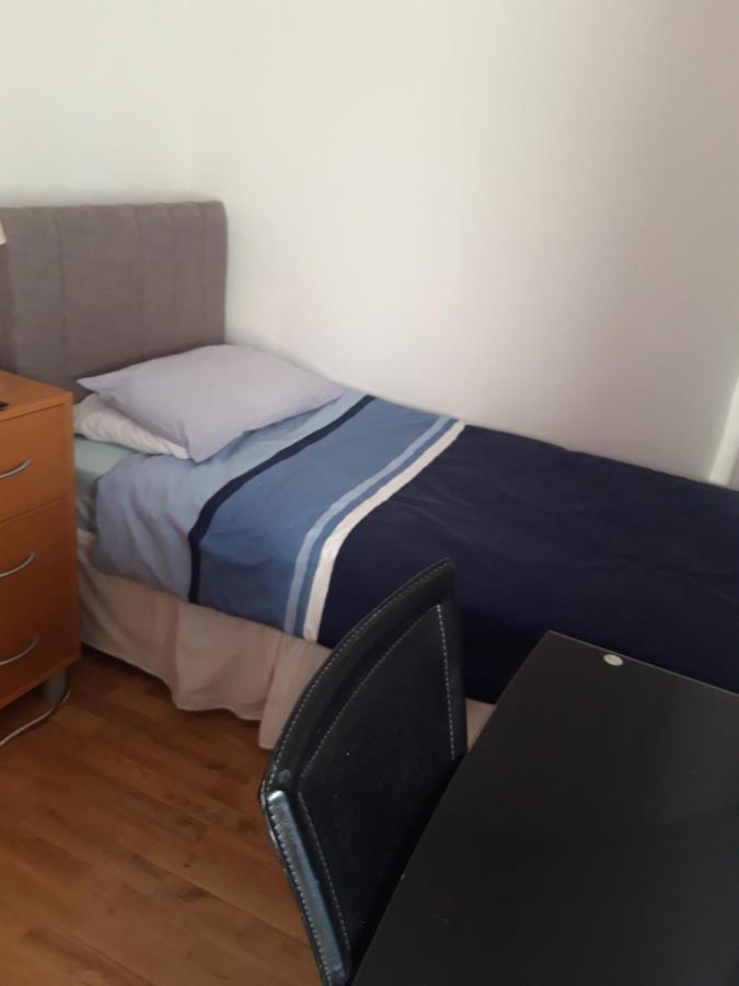 61 Apartment Уинчестър Екстериор снимка